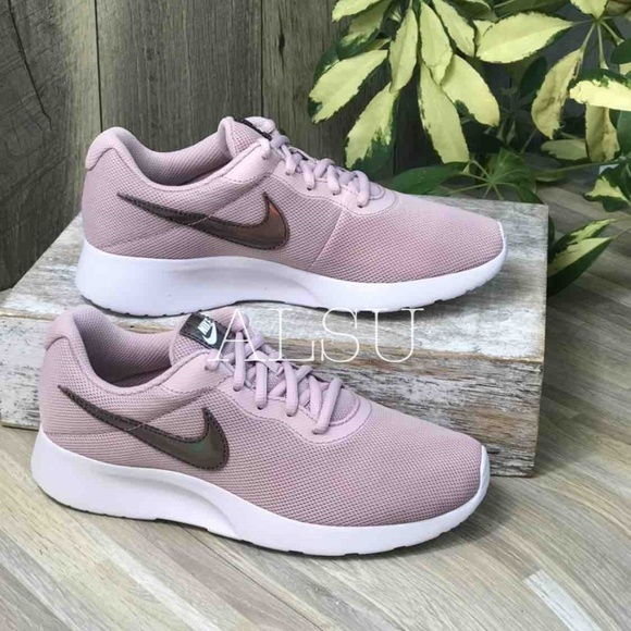 NWT  Nike Tanjun Plum Chalk W AUTHENTIC - Picture 3 of 8